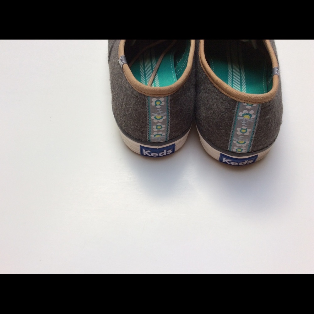 Shoes - Picture 4 of 5